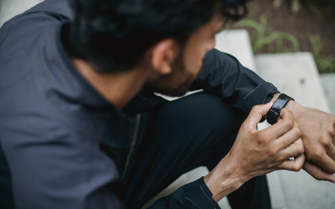 Adopter une tech portable minimaliste quand on mène une vie active change vraiment la donne