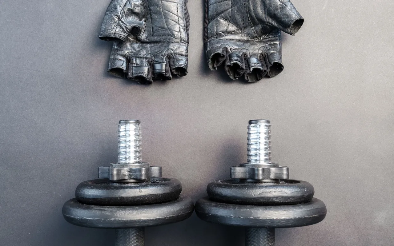S'équiper pour débuter la musculation, ça ne se fait pas au hasard
