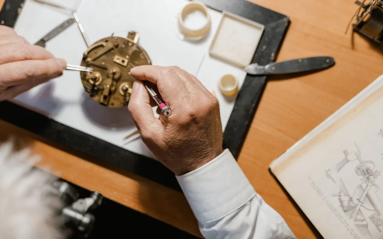 Montre homme connectée ou mécanique : 4 critères qui font vraiment la différence — Les inconvénients d'une montre mécanique que personne ne dit vraiment